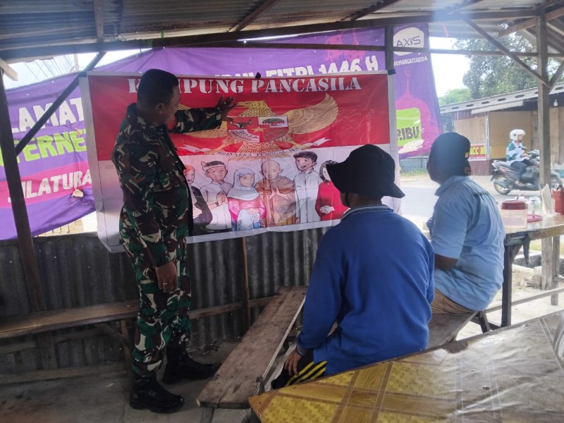 Babinsa Koptu Lasroha Sosialisasikan Nilai-Nilai Pancasila kepada Warga Perawang Barat