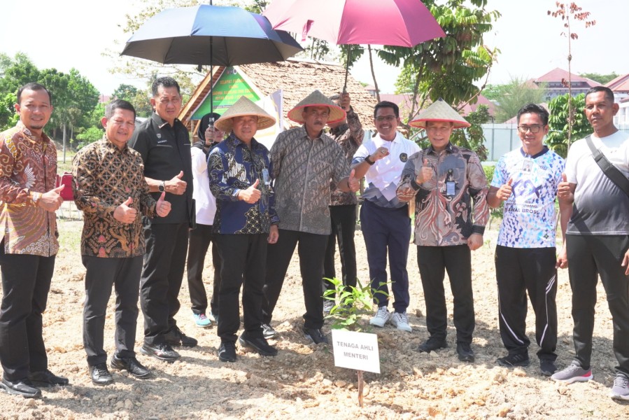 Program 'Sulap Lahan Tidur' Jadi Ketahanan Pangan di Rutan Pekanbaru Diapresiasi Stafsus Menipas