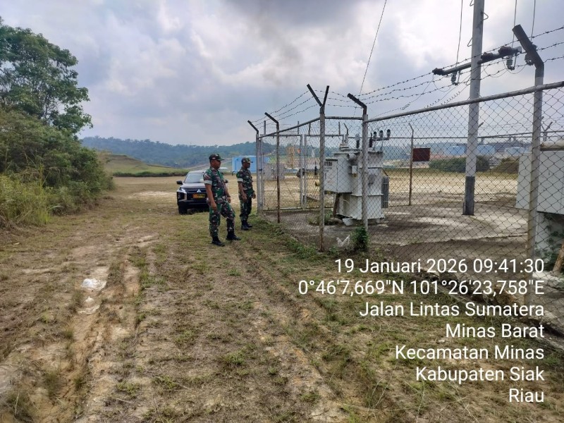 Serma Risman Girsang dan Sertu Joko Purnomo Patroli Binter di Area Minas Field, Situasi Aman Terkendali