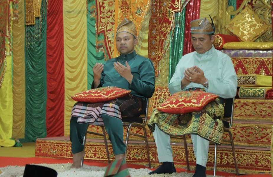 LAMR Inhil Gelar Upacara Tepuk Tepung Tawar untuk Gubernur Riau Abdul Wahid dan Bupati Herman