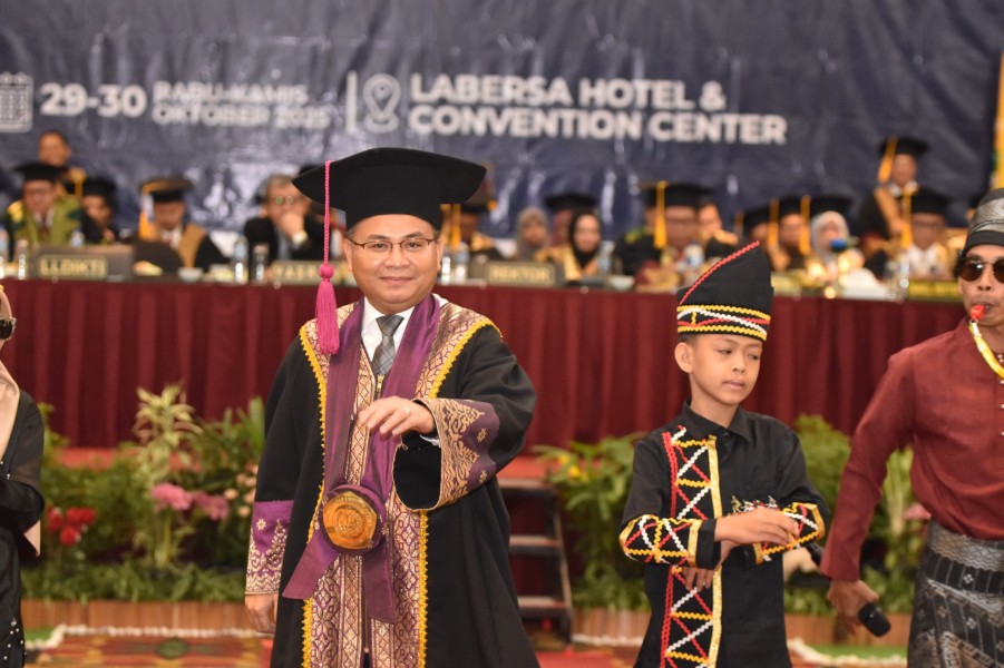 Pekat Nuansa Melayu dan Kehadiran Dhika Aura Farming Warnai Wisuda Unilak
