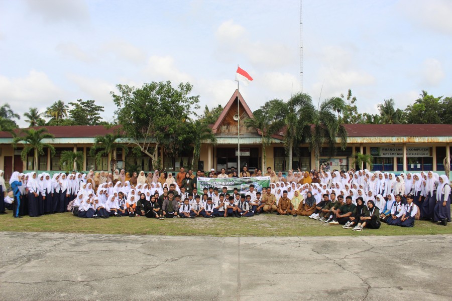 Mahasiswa UIR Laksanakan Aksi Sobat Bumi di Siak Hulu, Edukasi Bencana hingga Tanam Puluhan Pohon