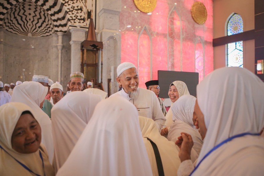 Wali Kota Dumai Lepas 168 Jamaah Naqsyabandiyah ke Haul Akbar Syeikh Abdul Wahab Rokan