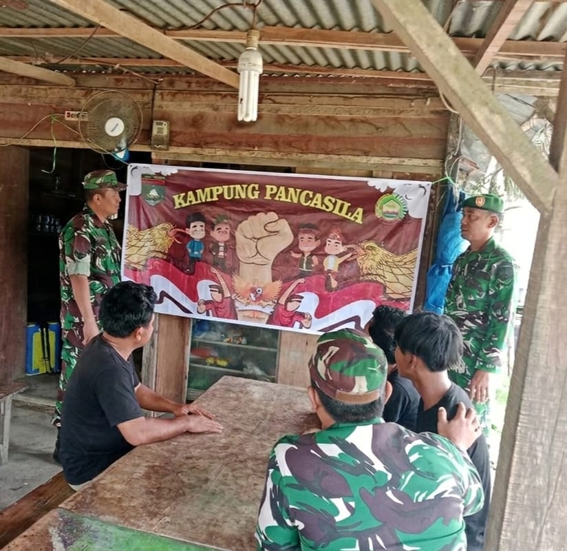 Serda Wiky Hendri Septa Sosialisasikan Nilai-Nilai Pancasila kepada Warga Kampung Pancasila Minas Jaya