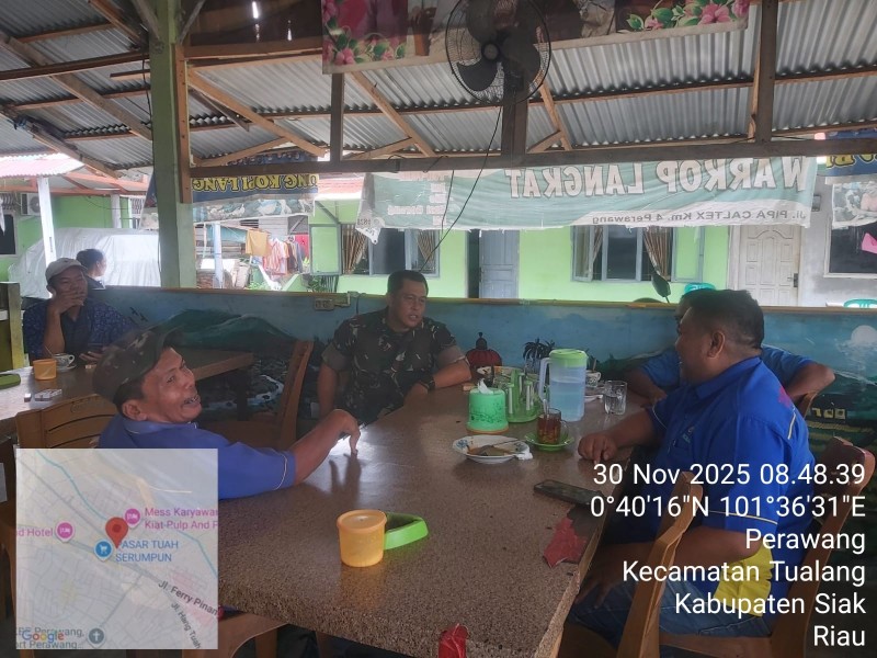 Babinsa Serda Deddy H Gelar Komsos, Ajak Warga Perawang Peduli Kebersihan Lingkungan