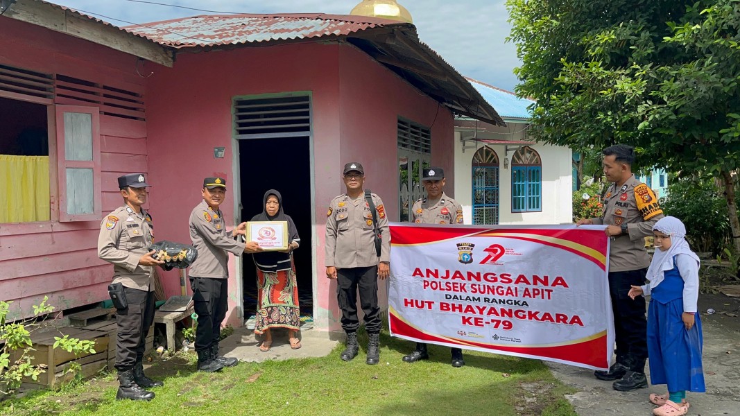 Kapolsek Sungai Apit Sambangi Warakawuri, Bawa Haru dan Cinta di Hari Bhayangkara ke-79