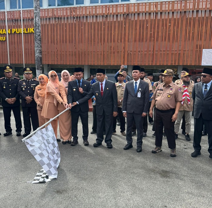 Pemko Pekanbaru dan Pramuka Lepas 7 Truk Bantuan ke 3 Provinsi