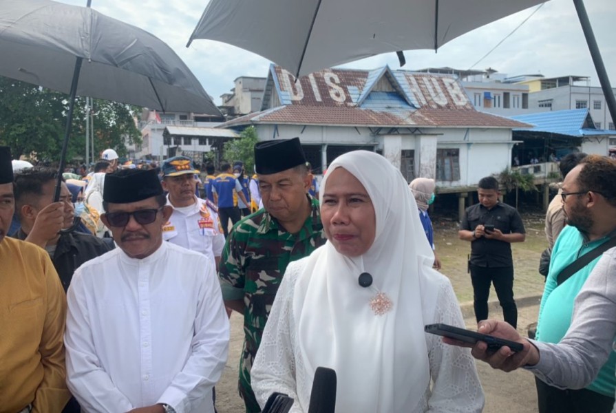Tiba di Tembilahan, Wabup Yuliantini Sambut Kepulangan Jemaah Haji Asal Inhil