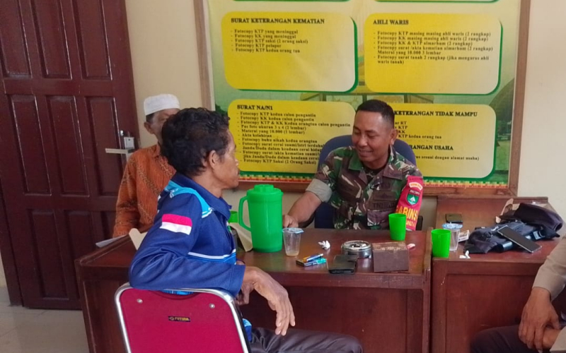 Jalin Kedekatan dengan Warga, Babinsa Kelurahan Mundam Laksanakan Komsos