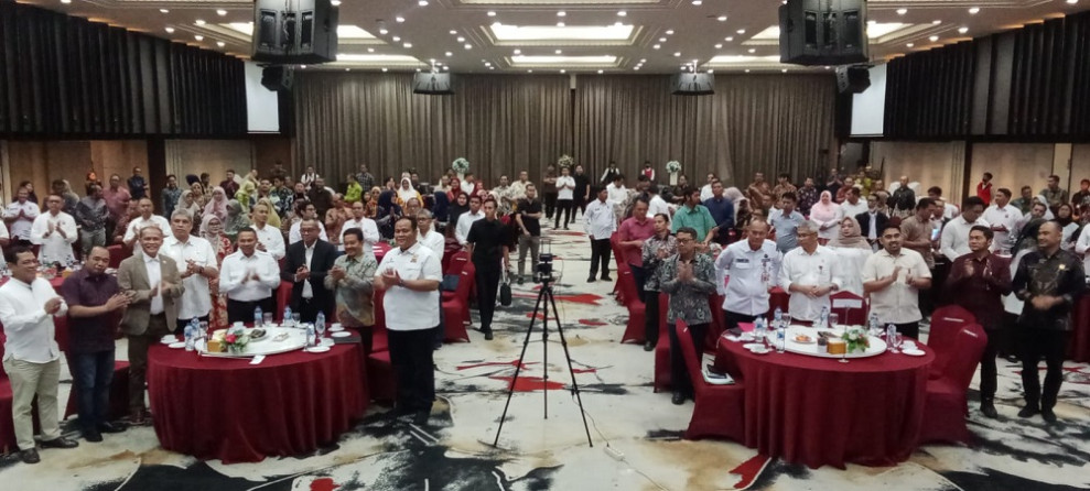 Buka Dialog Nasional di Furaya Hotel, Gubri Abdul Wahid Tekankan Peran Penting PII, KADIN dan IASPRO