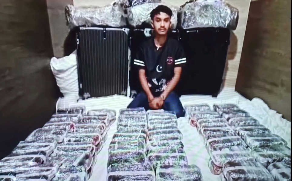 Bareskrim Tangkap WN Malaysia Pembawa 99.600 Butir Happy Five di Dumai