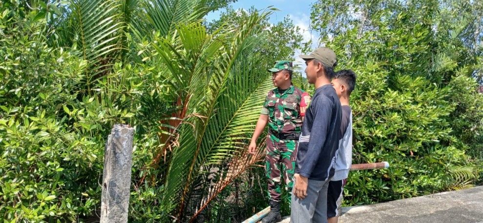 Patroli Karhutla, Babinsa Koramil 06/Kateman Imbau Tak Buka Lahan Dengan Dibakar