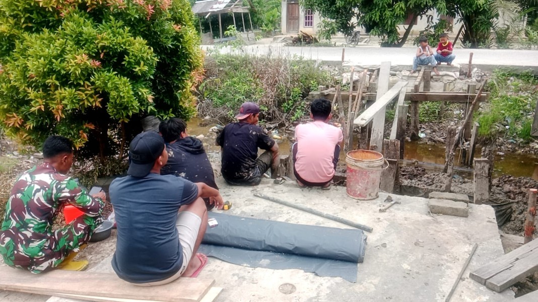 Jembatan Lama Dibongkar, Kodim 0320/Dumai Siapkan Akses Beton yang Lebih Aman untuk Warga