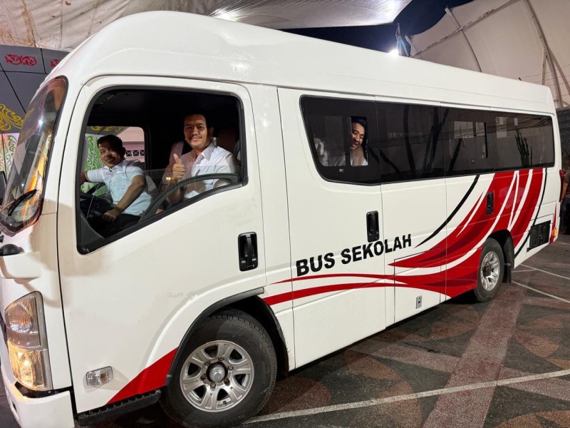 Transportasi Pelajar Makin Nyaman, Pemko Pekanbaru Terima Bantuan Bus Sekolah