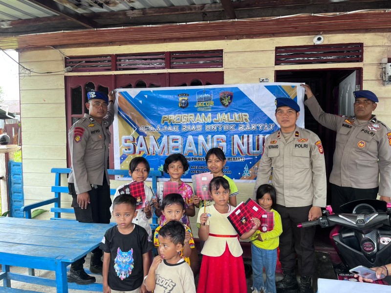Sat Polairud Polres Meranti Hadir di Desa Alai, Program JALUR Bantu Anak Pesisir dan Warga Kurang Mampu