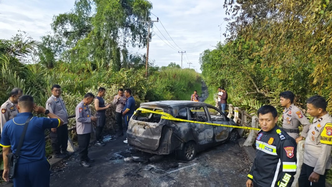 Mobil Terbakar di Jembatan Parit 22, Dua Penumpang Alami Luka Bakar