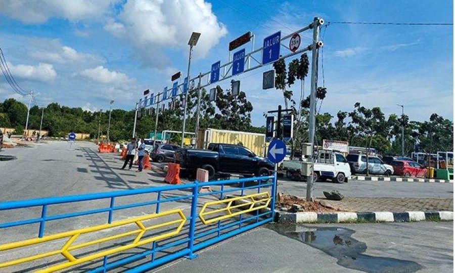 Penyeberangan Hanya Satu Kapal, Sopir Bermalam di Pelabuhan Roro Bengkalis