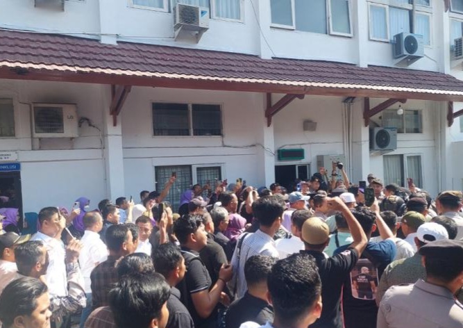 Guncang PN Pekanbaru, Teriakan 