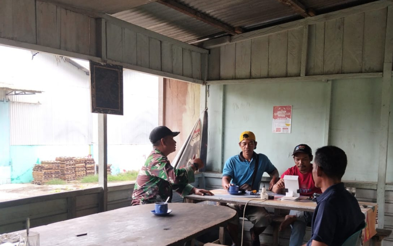 Sertu Jumat Desmanto Pimpin Patroli Pengamanan Jalur Pipa Minyak di Dumai