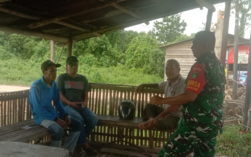 Babinsa Koramil 02 Bukit Kapur Perketat Pengawasan Lahan Rawan Terbakar