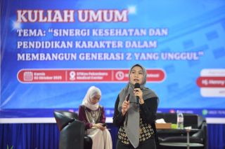 Tekankan Sinergi Kesehatan dan Pendidikan Karakter, Henny Wahid Berikan Kuliah Umum di STIKes PMC