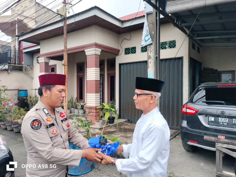 Semangat Idulfitri 1447 H, Polsek Minas Gelar Halal Bihalal Sambil Edukasi Green Policing Ke Rumah-rumah Warga