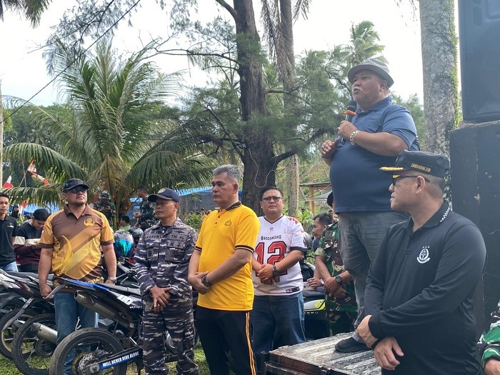 Menjemput Fajar di Pasar Bawah, Ketika Seragam dan Kaos Oblong Bersatu Demi Pantai yang ASRI