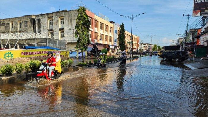 Banjir Rob Diperkirakan Melanda Kota Dumai, Warga Diimbau Waspada