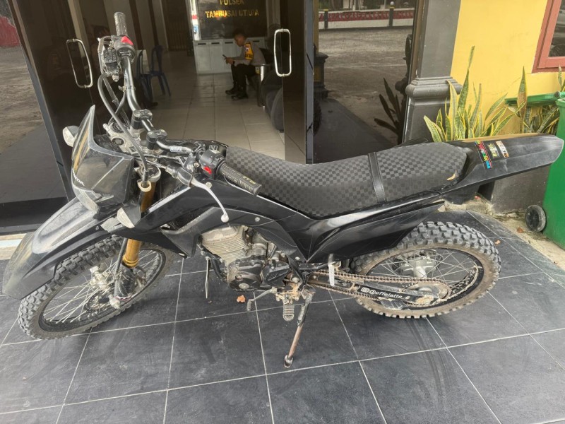 Curi Motor dan HP Milik Rekan Sekontrakannya, Pemuda ini Ditangkap Polsek Tambusai Utara