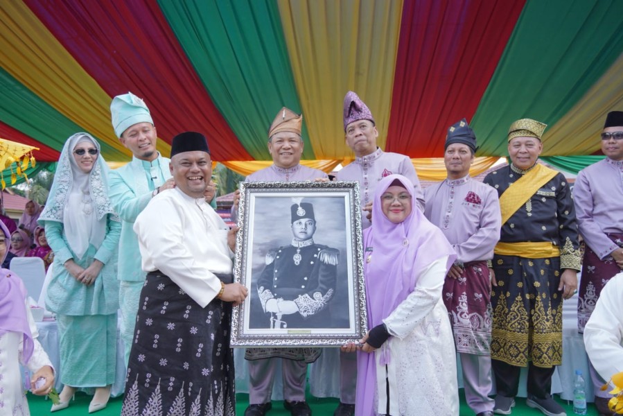 Bupati Afni Pimpin Langsung Kafilah Siak pada Pawai Ta'aruf MTQ ke-44 Riau di Kuansing