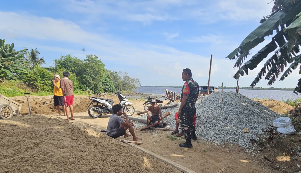 Perkuat Silaturahmi dan Pengawasan SDM, Babinsa Koramil 06/Kateman Imbau Utamakan Keselamatan Saat Bekerja