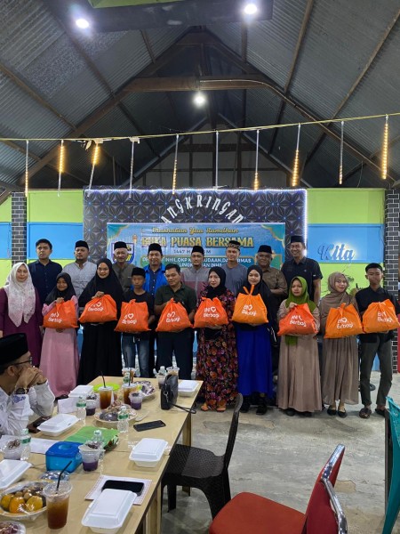 KNPI Inhil Gelar Buka Puasa Bersama OKP, Ormas dan Organisasi Cipayung Plus, Sekaligus Serahkan Bantuan Sembako