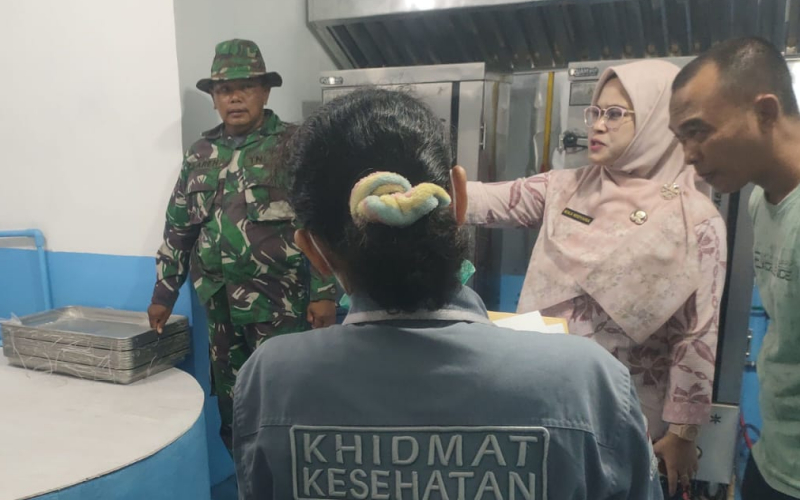 Sertu Sareh Cek Kesiapan Dapur Makan Bergizi Gratis di Bagan Besar