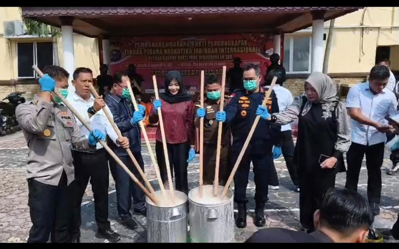 Komitmen Perangi Narkoba, Polres Dumai Musnahkan Puluhan Kilogram Sabu Jaringan Internasional