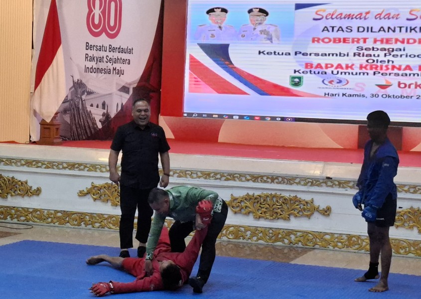 Mengejutkan! Gubri Abdul Wahid Banting Atlet di Acara Pelantikan Pengurus Persambi Riau