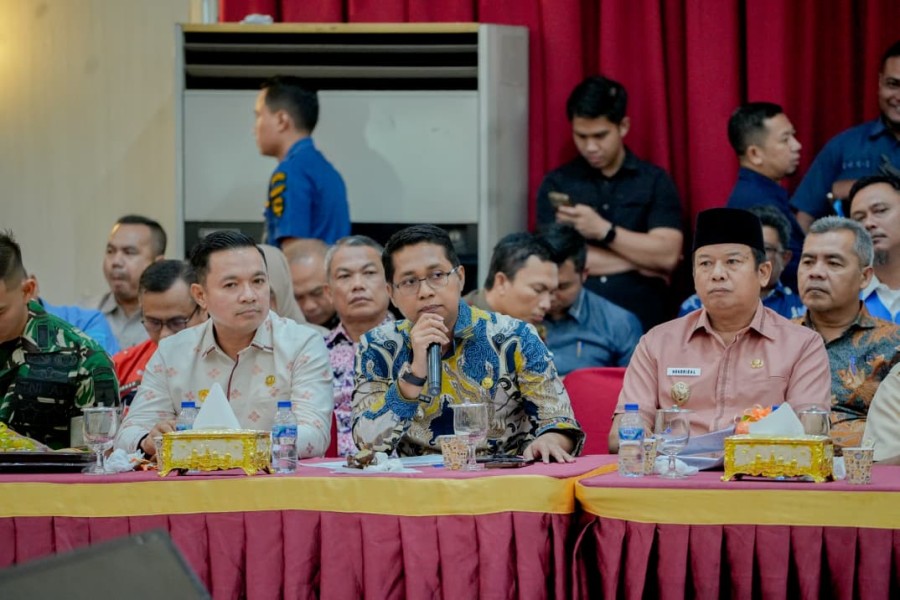 Jelang Nataru, Wabup Rohil Dorong Perbaikan Jalan Lintas dan Penataan Antrean SPBU