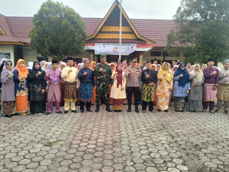 Anggota Koramil 03/Minas Ikuti Apel HUT ke-69 Provinsi Riau di Kantor Camat Minas