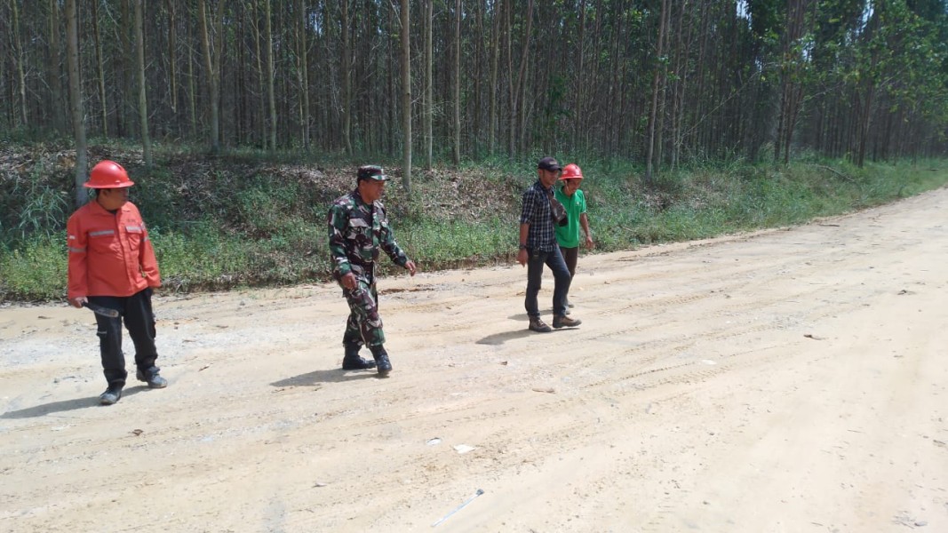 Babinsa Koramil 03/Minas Pelda Benriyadi Gelar Patroli Karhutla di Kampung Lubuk Umbut