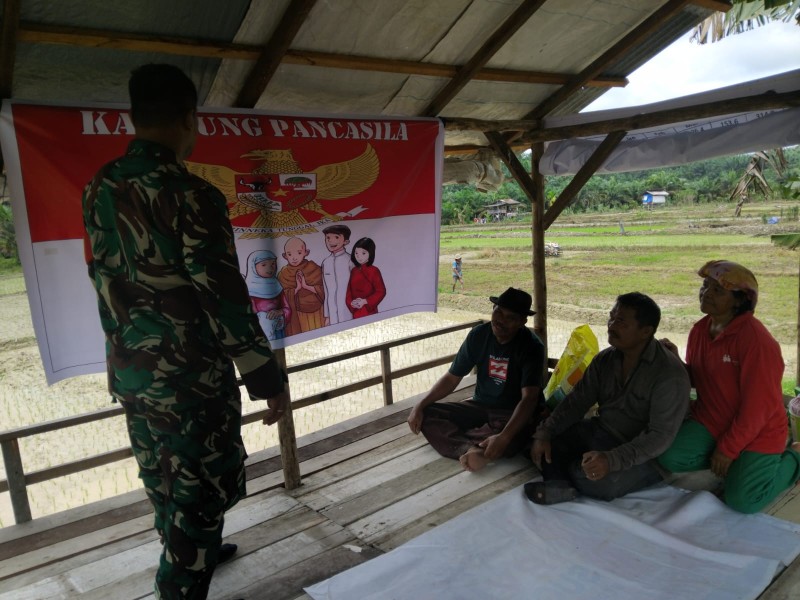 Kopda Gunariadi Sosialisasikan Nilai-Nilai Pancasila kepada Warga Perawang Barat