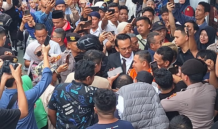 Tangkis Dakwaan JPU, Abdul Wahid Buka-Bukaan Soal Uang Asing, CCTV Hingga 11 HP yang Disita