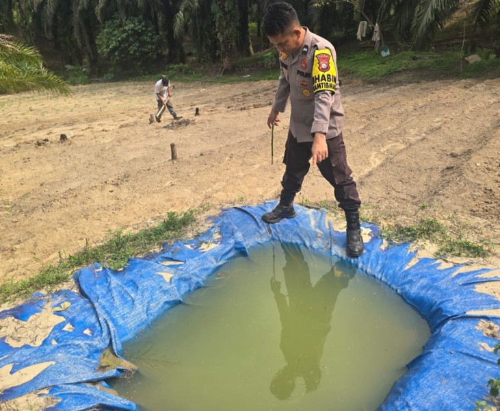 Polsek Minas Dukung Ketahanan Pangan, Kelompok Tani Minas Barat Siapkan Embung untuk Lahan Jagung