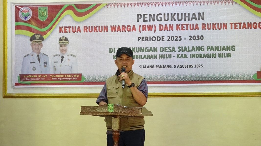 Bupati Inhil Kukuhkan Ketua RT dan RW Periode 2025 - 2030 di Sialang Panjang