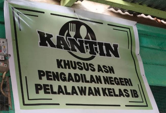 Ramai Jadi Sorotan! Papan Khusus ASN dan Hakim di PN Pelalawan Tuai Kritik, Humas: Demi Zona Integritas, Bukan Diskriminasi