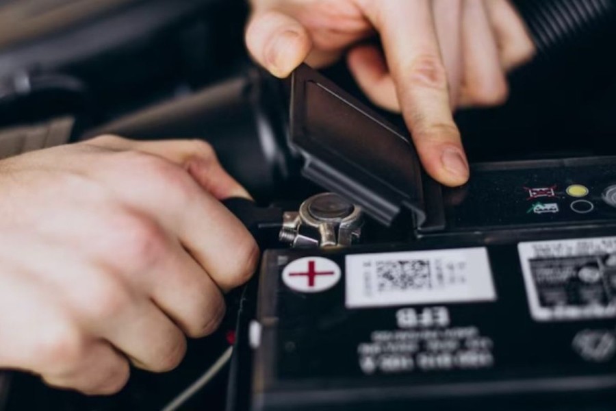 7 Penyebab Aki Mobil Habis Sendiri dan Cara Atasinya