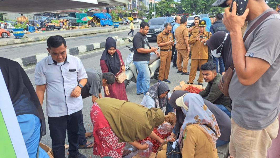Atasi Inflasi Ulah Cabai Merah, Pemprov Riau Gelar Operasi Pasar 1 Ton di 5 Lokasi Pekanbaru