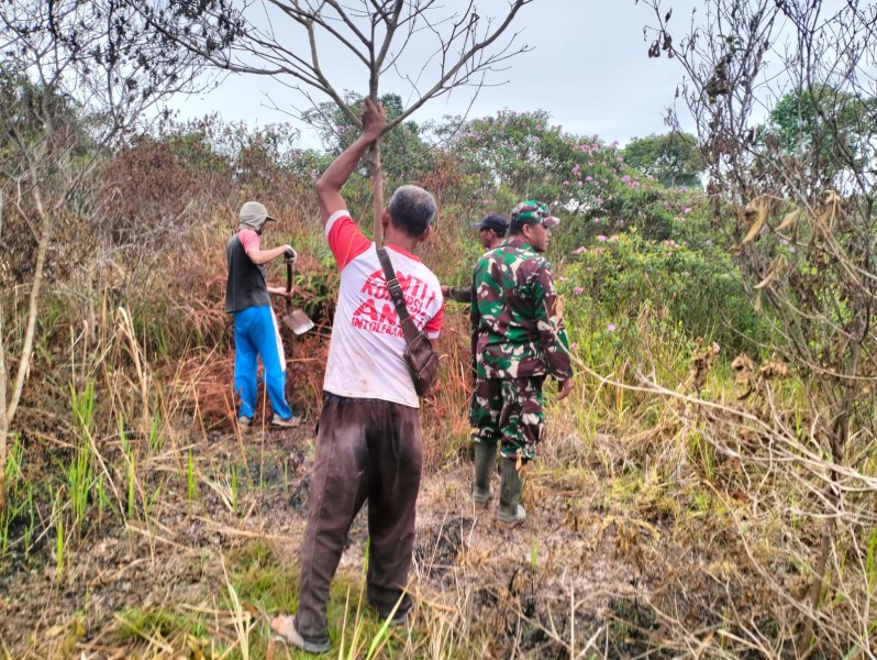 Serma Risman Girsang Patroli Karhutla di Sungai Selodang, Pastikan Tak Ada Titik Api