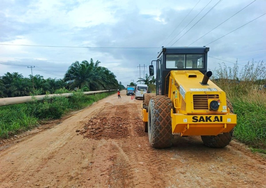 PHR Perbaiki 20 KM Jalan Rusak di Rohil Demi Kelancaran Operasional dan Bantu Akses Masyarakat