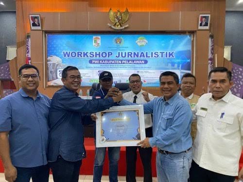 Era AI Tantang Dunia Pers, PWI Pelalawan Dorong Wartawan Bertransformasi, Profesional dan Beretika