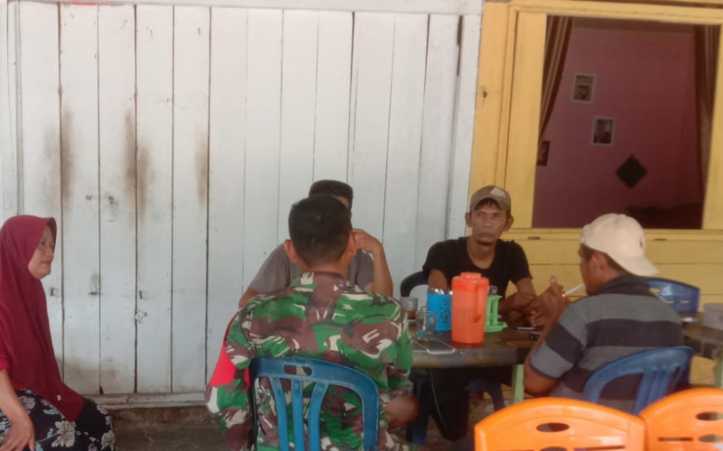 Pererat Silaturahmi, Koramil 02 Bukit Kapur Komsos dengan Warga Mundam