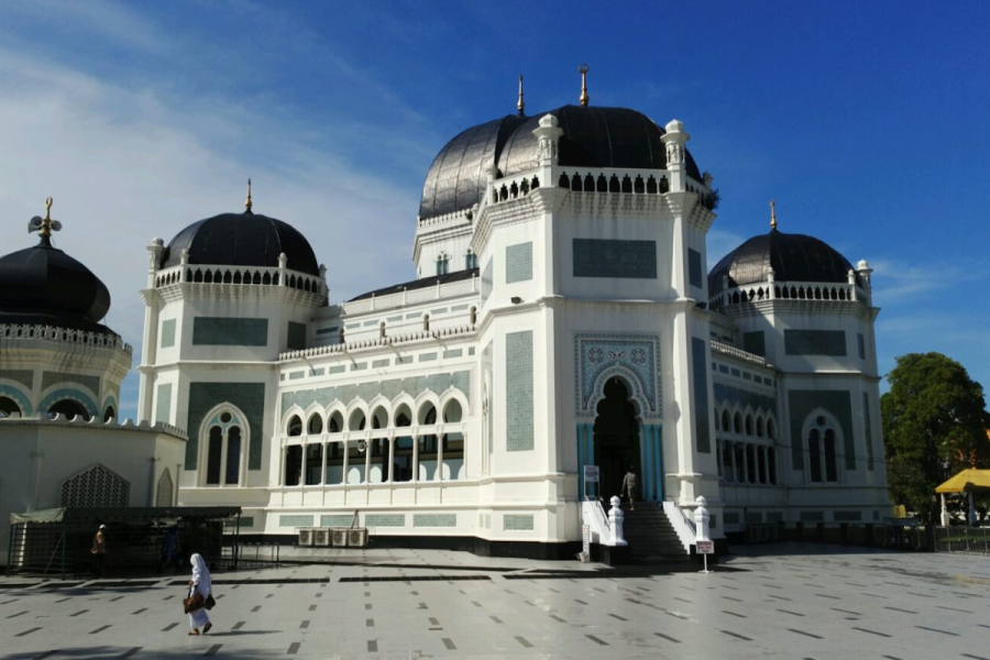 Melihat Karakteristik Gaya Arsitektur Islam dan Melayu Melalui Keseimbangan Budaya dan Masyarakat Setempat: Studi Kasus Aceh dan Medan